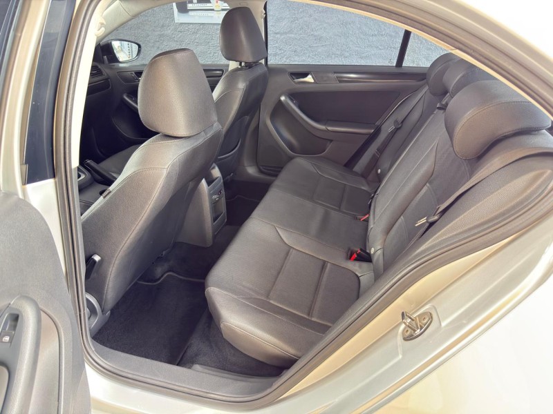 JETTA 2.0 COMFORTLINE FLEX 4P TIPTRONIC - 2012 - FARROUPILHA