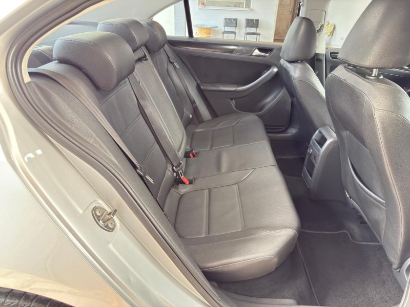 JETTA 2.0 COMFORTLINE FLEX 4P TIPTRONIC - 2012 - FARROUPILHA
