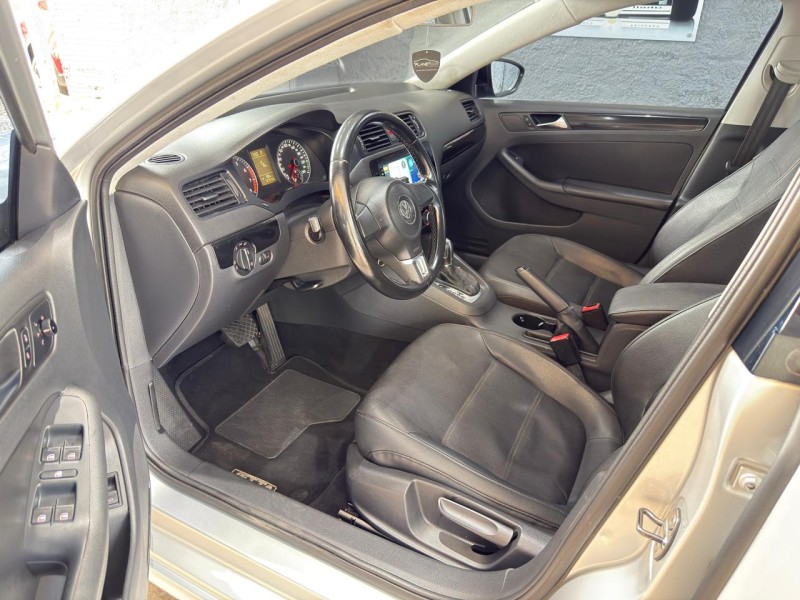 JETTA 2.0 COMFORTLINE FLEX 4P TIPTRONIC - 2012 - FARROUPILHA