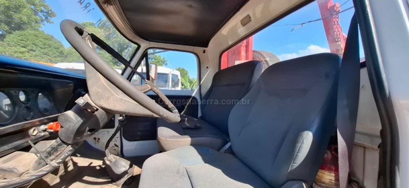 F-11000  - 1990 - PORTãO