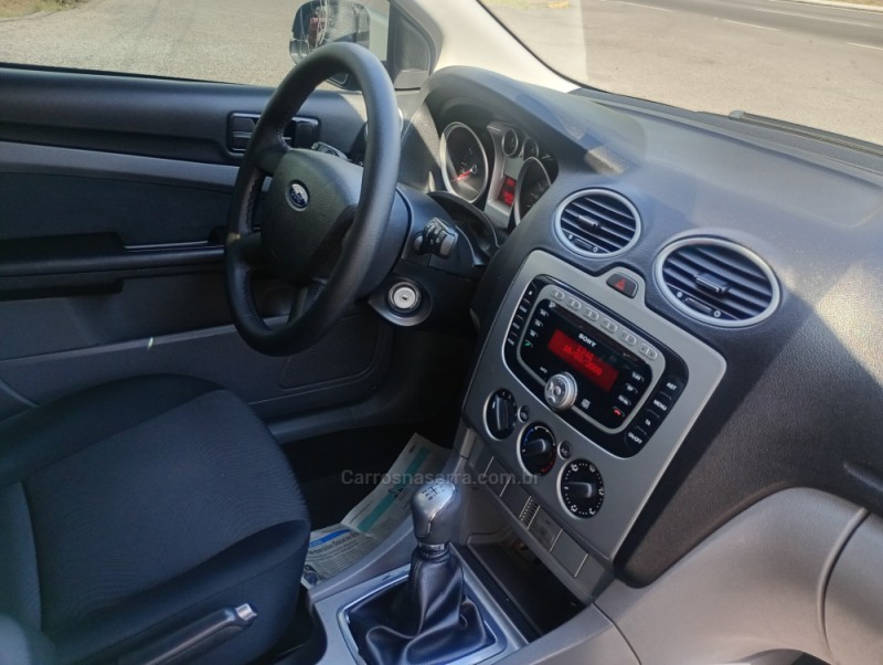 FOCUS 2.0 GLX SEDAN 16V FLEX 4P MANUAL - 2009 - FARROUPILHA