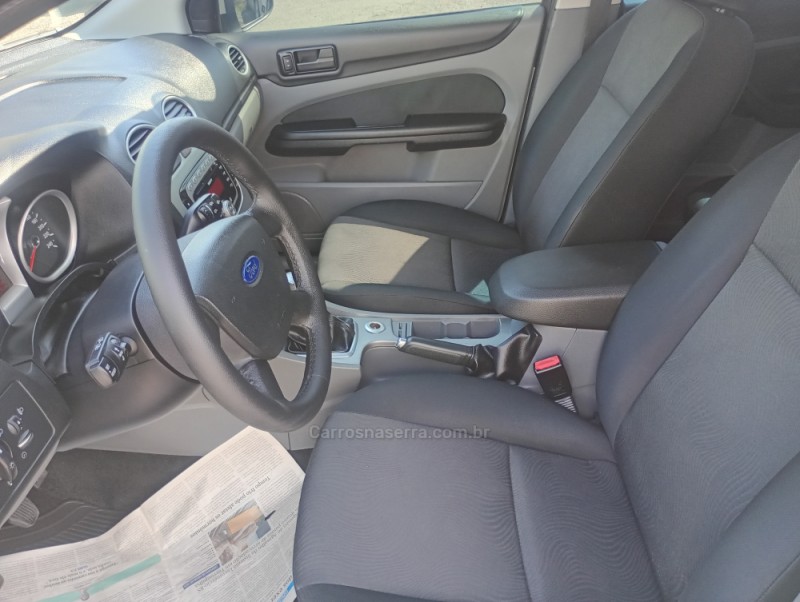 FOCUS 2.0 GLX SEDAN 16V FLEX 4P MANUAL - 2009 - FARROUPILHA