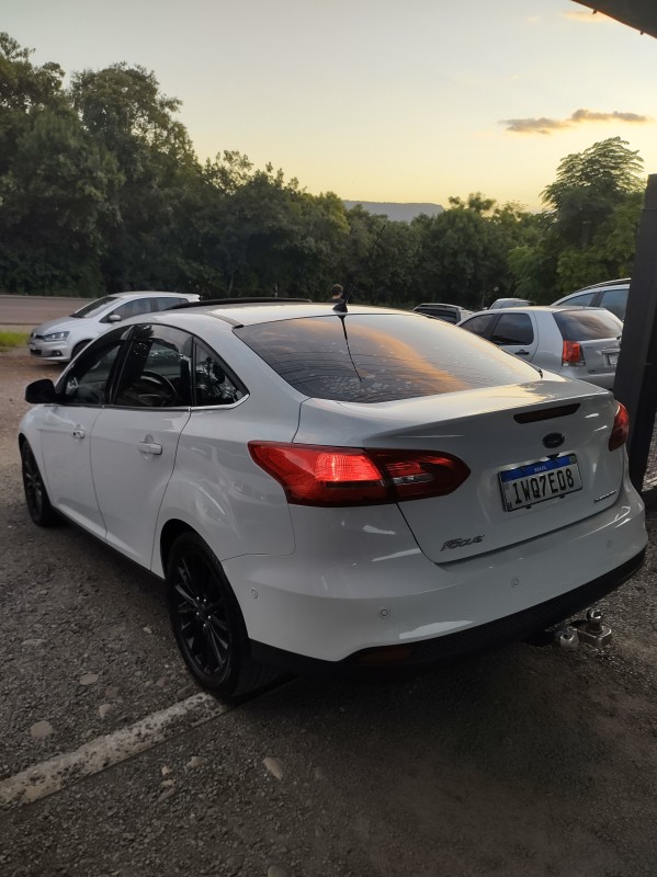 FOCUS 2.0 TITANIUM PLUS SEDAN 16V FLEX 4P AUTOMÁTICO - 2016 - VALE REAL
