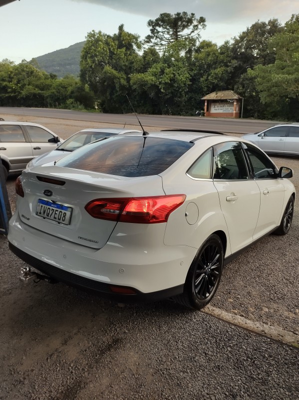 FOCUS 2.0 TITANIUM PLUS SEDAN 16V FLEX 4P AUTOMÁTICO - 2016 - VALE REAL