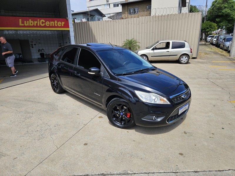 FOCUS 2.0 TITANIUM HATCH 16V FLEX 4P AUTOMÁTICO - 2013 - CAXIAS DO SUL