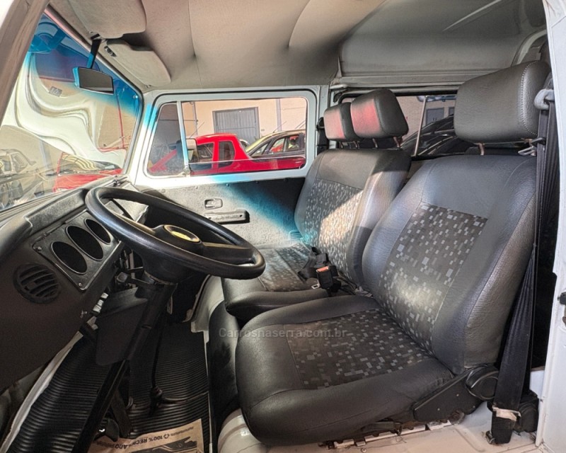 KOMBI 1.6 MI STD 8V GASOLINA 3P MANUAL - 2000 - CAXIAS DO SUL