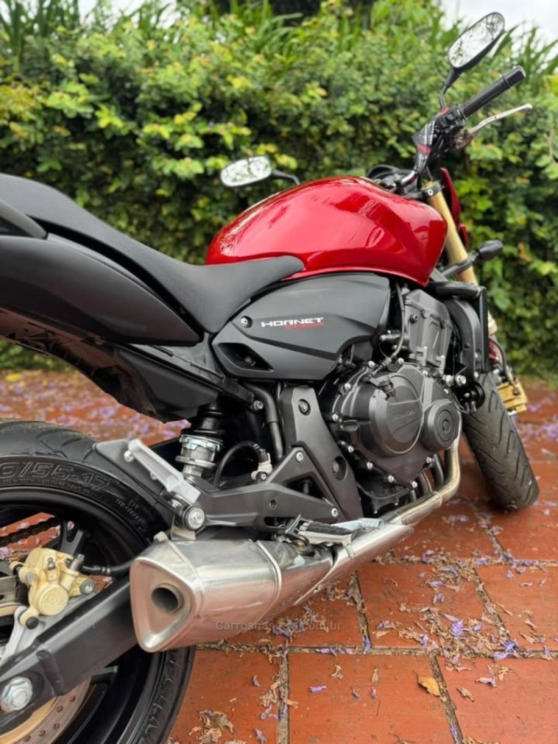 CB 600F HORNET - 2011 - LAJEADO