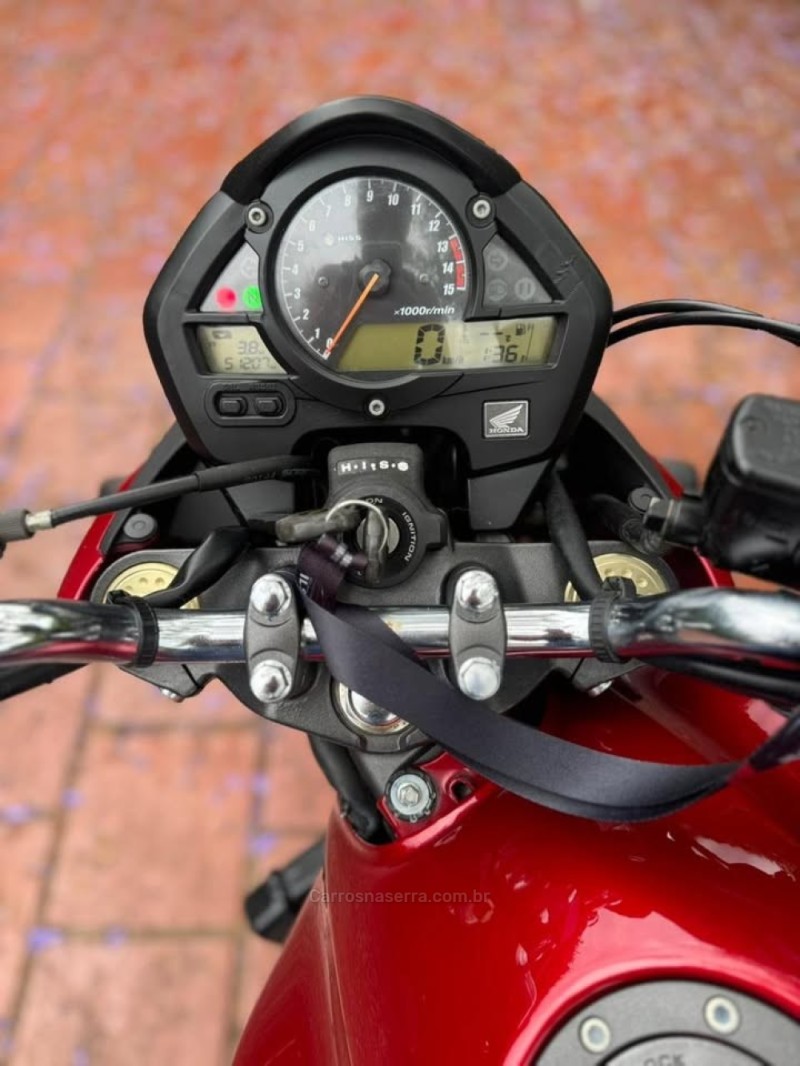 CB 600F HORNET - 2011 - LAJEADO