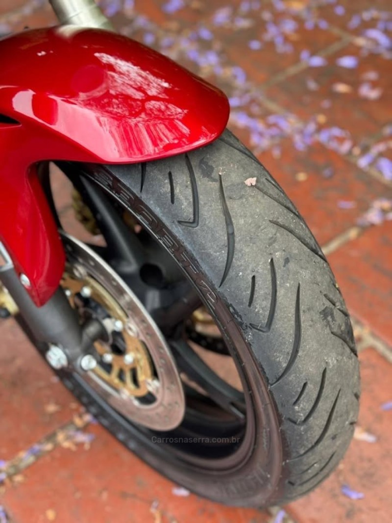 CB 600F HORNET - 2011 - LAJEADO