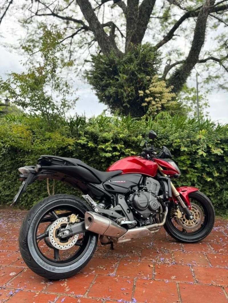CB 600F HORNET - 2011 - LAJEADO