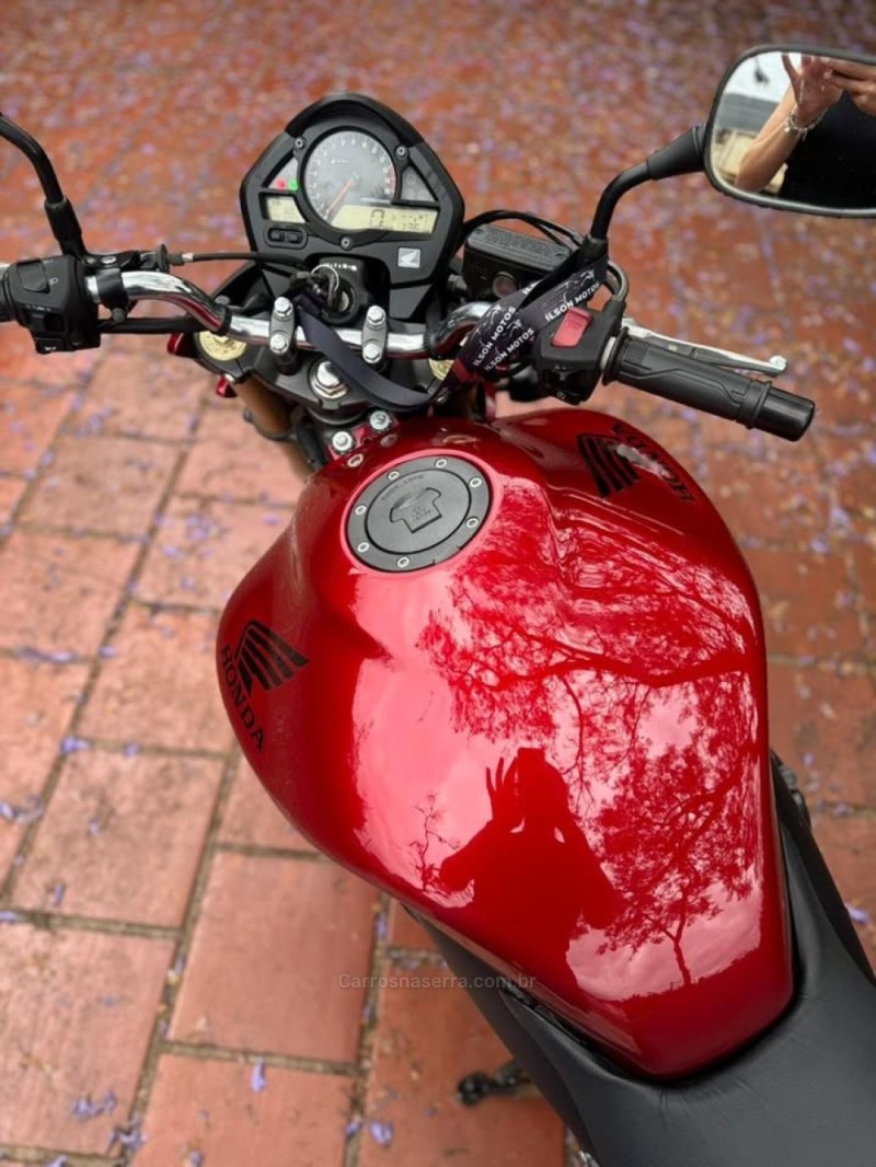 CB 600F HORNET - 2011 - LAJEADO