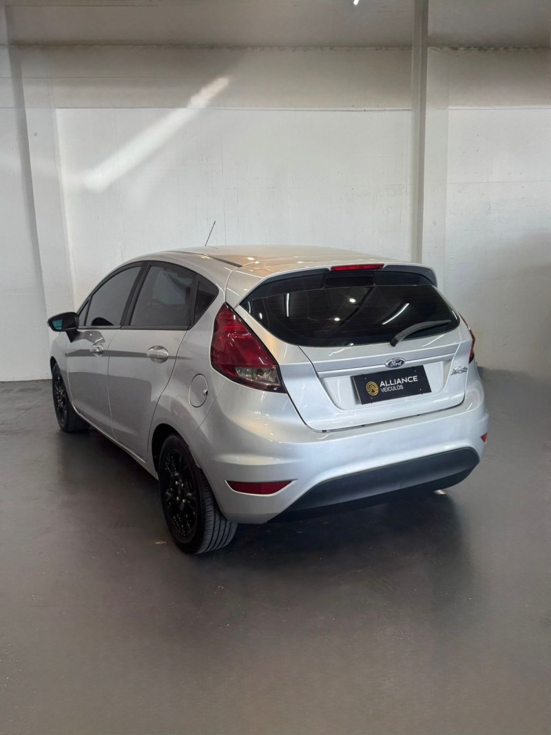 FIESTA 1.6 SE HATCH 16V FLEX 4P MANUAL - 2015 - CAXIAS DO SUL