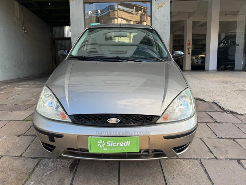 FOCUS 1.6 8V GASOLINA 4P MANUAL - 2004 - GARIBALDI
