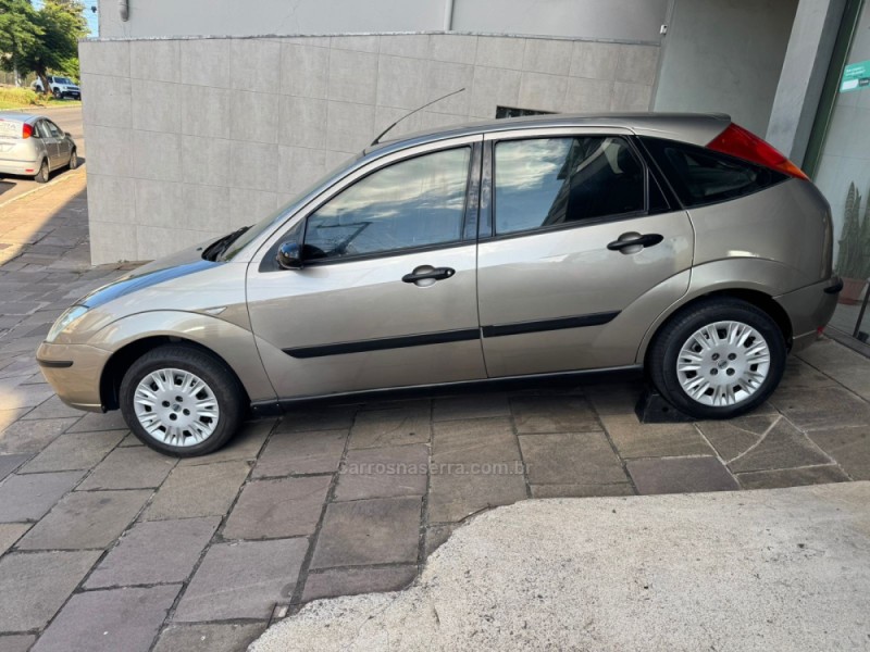 FOCUS 1.6 8V GASOLINA 4P MANUAL - 2004 - GARIBALDI