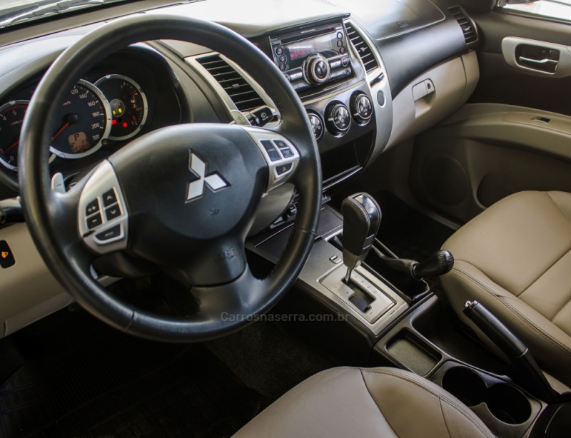 PAJERO DAKAR 3.2 HPE 4X4 7 LUGARES 16V TURBO INTERCOOLER DIESEL 4P AUTOMÁTICO - 2016 - NOVO HAMBURGO