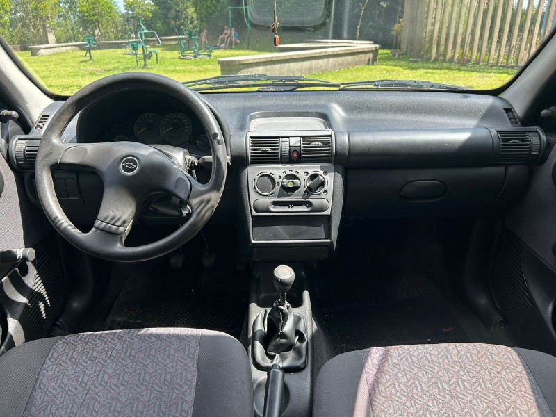 CLASSIC 1.0 MPFI LIFE 8V GASOLINA 4P MANUAL - 2005 - CANELA