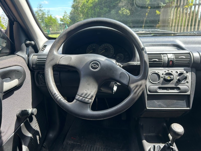 CLASSIC 1.0 MPFI LIFE 8V GASOLINA 4P MANUAL - 2005 - CANELA