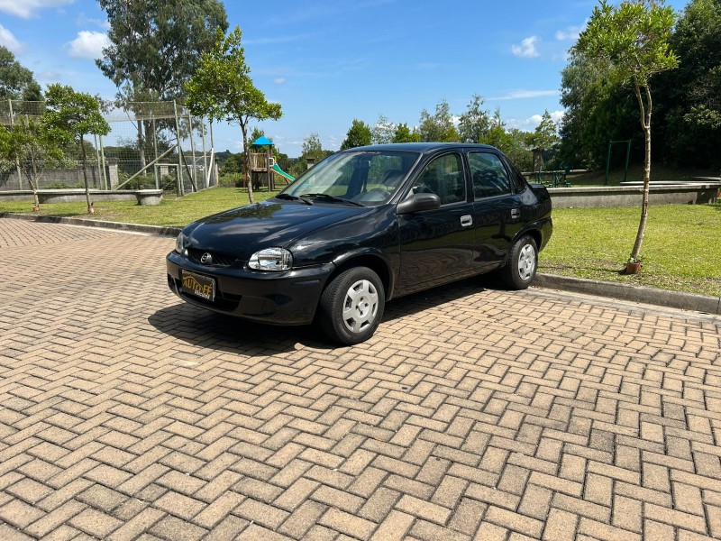 CLASSIC 1.0 MPFI LIFE 8V GASOLINA 4P MANUAL - 2005 - CANELA