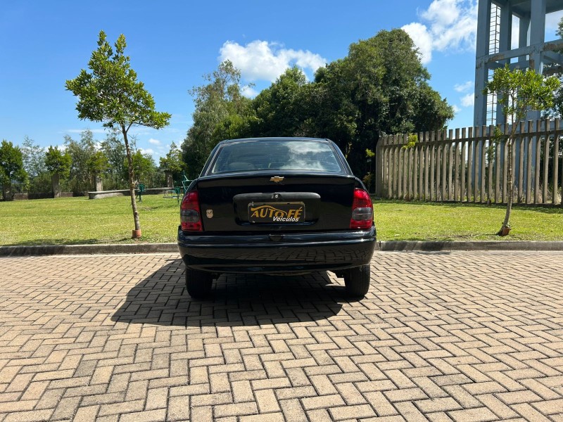 CLASSIC 1.0 MPFI LIFE 8V GASOLINA 4P MANUAL - 2005 - CANELA