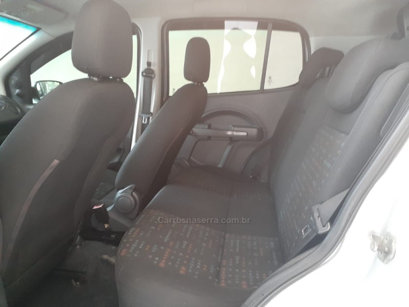 UNO 1.0 VIVACE 8V FLEX 4P MANUAL - 2015 - CANELA