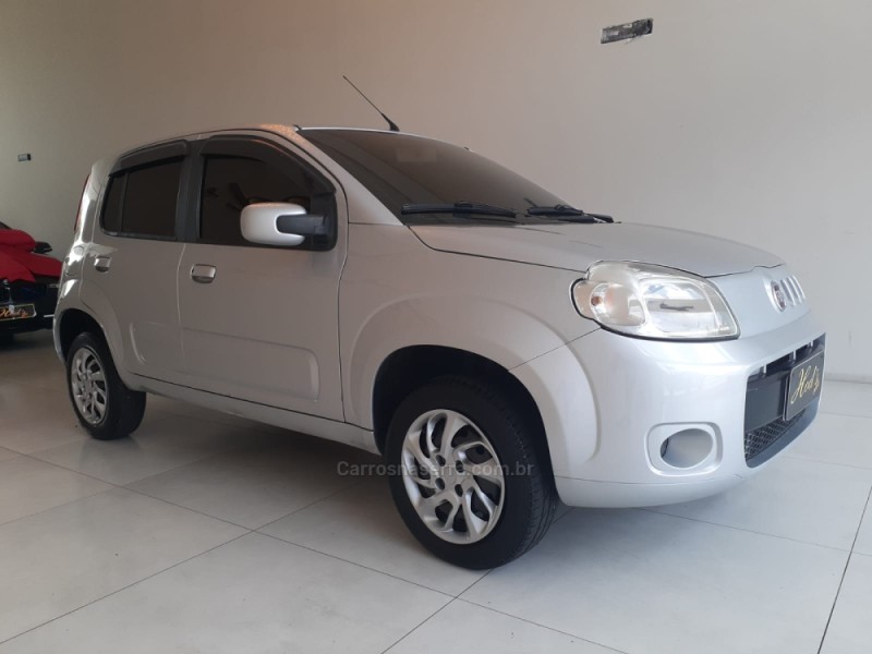 UNO 1.0 VIVACE 8V FLEX 4P MANUAL - 2015 - CANELA