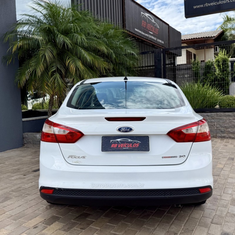 FOCUS 2.0 SE 16V FLEX 4P AUTOMÁTICO - 2015 - GUAPORé