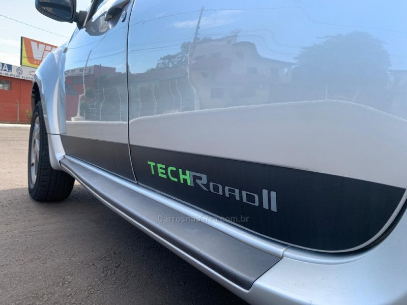 DUSTER 2.0 TECH ROAD II 4X2 16V FLEX 4P AUTOMÁTICO - 2015 - SANTA CRUZ DO SUL