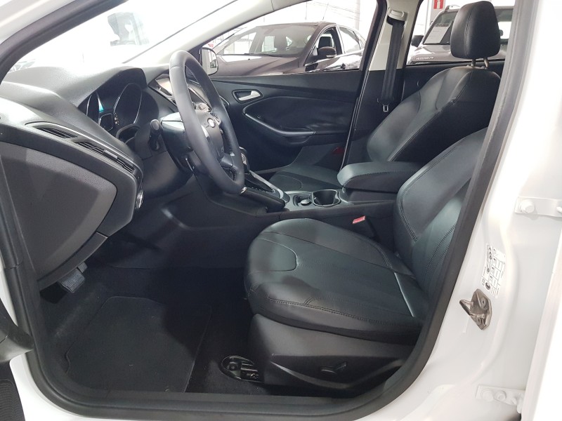 FOCUS 2.0 TITANIUM PLUS 16V FLEX 4P AUTOMÁTICO - 2015 - CAXIAS DO SUL