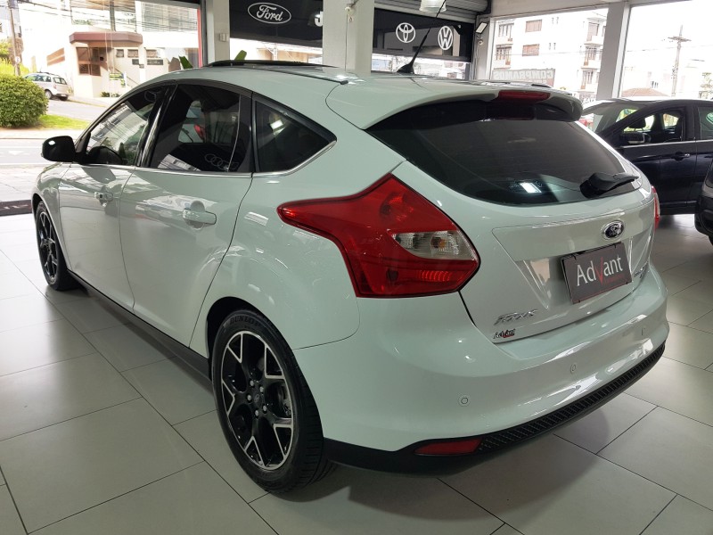 FOCUS 2.0 TITANIUM PLUS 16V FLEX 4P AUTOMÁTICO - 2015 - CAXIAS DO SUL