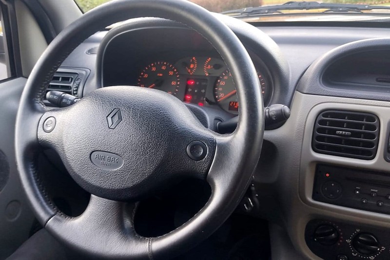 CLIO 1.6 PRIVILÉGE 16V FLEX 4P MANUAL - 2006 - NOVA PETRóPOLIS