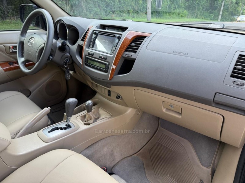 HILUX SW4 3.0 SRV 4X4 7 LUGARES 16V TURBO INTERCOOLER DIESEL 4P AUTOMÁTICO - 2010 - IVOTI