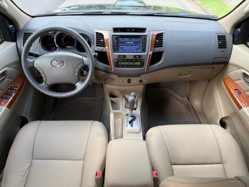 HILUX SW4 3.0 SRV 4X4 7 LUGARES 16V TURBO INTERCOOLER DIESEL 4P AUTOMÁTICO - 2010 - IVOTI