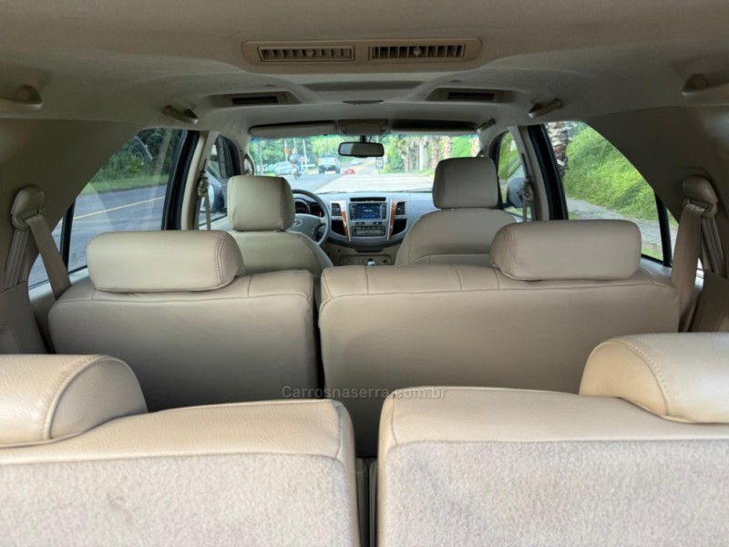 HILUX SW4 3.0 SRV 4X4 7 LUGARES 16V TURBO INTERCOOLER DIESEL 4P AUTOMÁTICO - 2010 - IVOTI