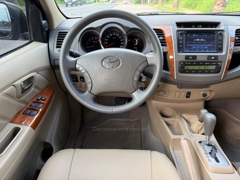 HILUX SW4 3.0 SRV 4X4 7 LUGARES 16V TURBO INTERCOOLER DIESEL 4P AUTOMÁTICO - 2010 - IVOTI