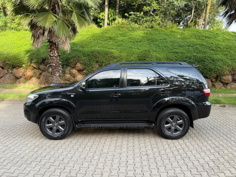 HILUX SW4 3.0 SRV 4X4 7 LUGARES 16V TURBO INTERCOOLER DIESEL 4P AUTOMÁTICO - 2010 - IVOTI