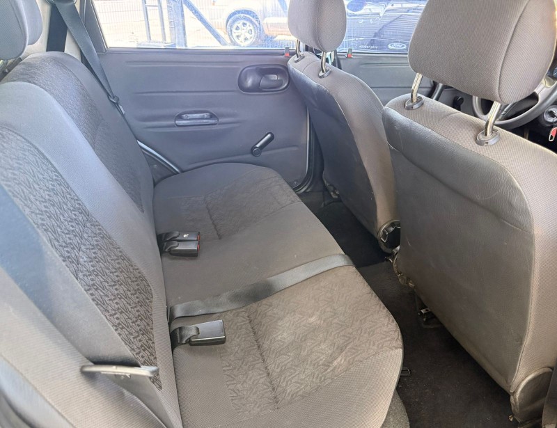 CLASSIC 1.0 MPFI 8V GASOLINA 4P MANUAL - 2004 - CANELA