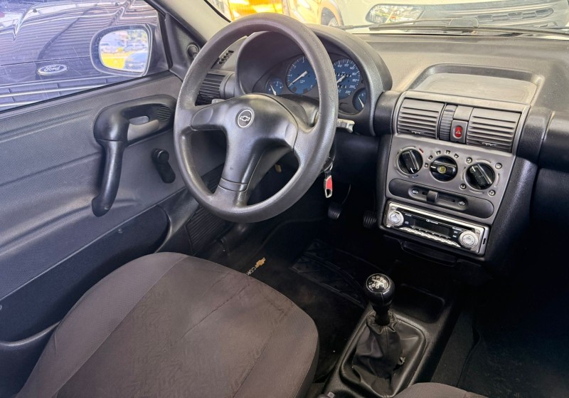 CLASSIC 1.0 MPFI 8V GASOLINA 4P MANUAL - 2004 - CANELA