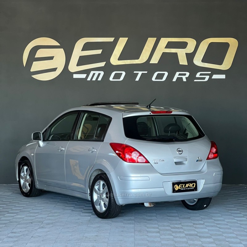 TIIDA 1.8 SL 16V FLEX 4P MANUAL - 2011 - PORTãO
