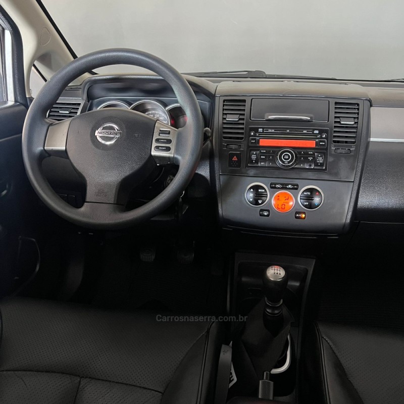 TIIDA 1.8 SL 16V FLEX 4P MANUAL - 2011 - PORTãO
