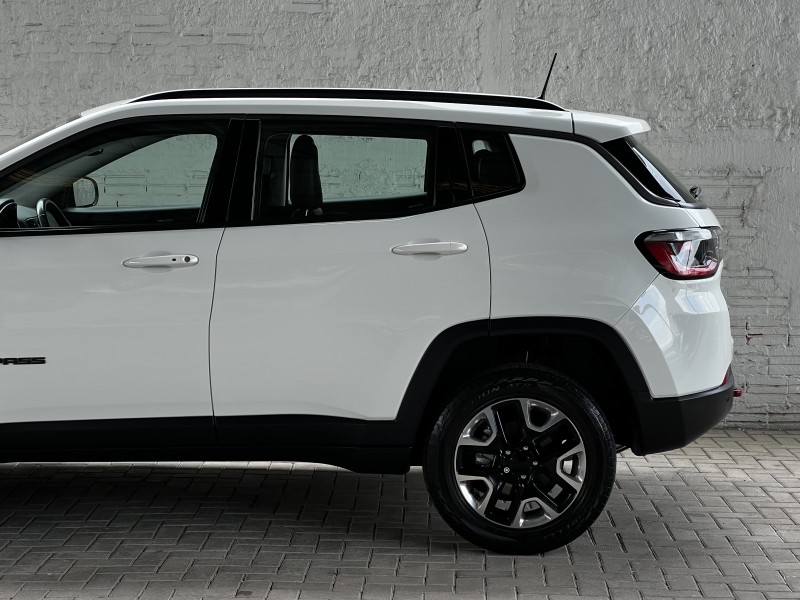 COMPASS 2.0 16V DIESEL TRAILHAWK 4X4 AUTOMÁTICO - 2017 - BENTO GONçALVES