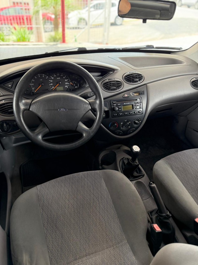 FOCUS 1.8 16V GASOLINA 4P MANUAL - 2001 - CAXIAS DO SUL