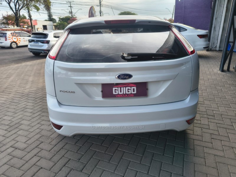 FOCUS 1.6 SE 8V FLEX 4P MANUAL - 2013 - NOVO HAMBURGO