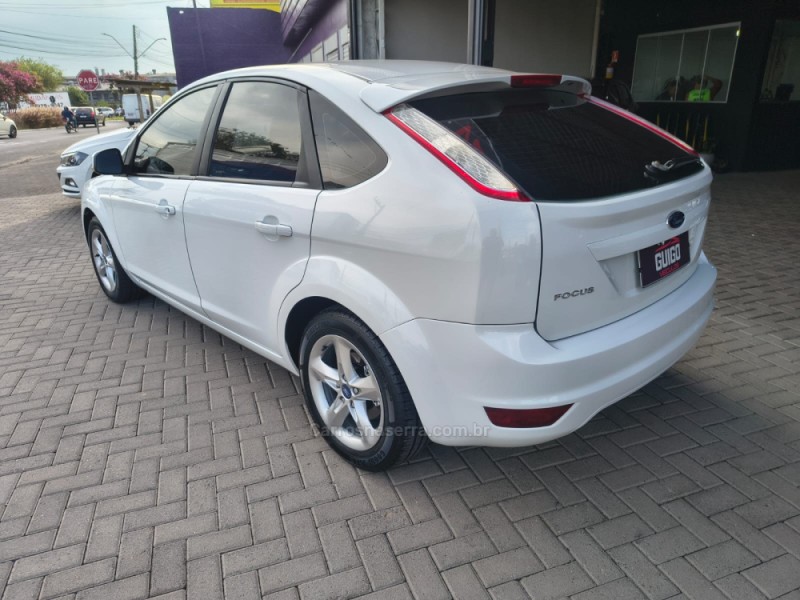 FOCUS 1.6 SE 8V FLEX 4P MANUAL - 2013 - NOVO HAMBURGO