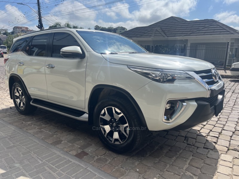 HILUX SW4 2.8 SRX 4X4 DIAMOND 16V TURBO DIESEL 4P 7 LUGARES AUTOMÁTICO - 2019 - VERANóPOLIS