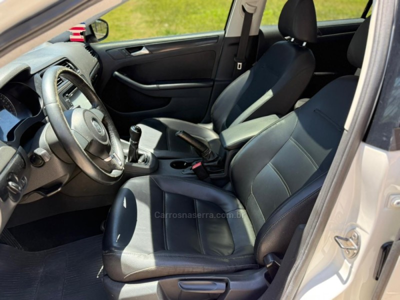 JETTA 2.0 COMFORTLINE FLEX 4P MANUAL - 2012 - CAXIAS DO SUL