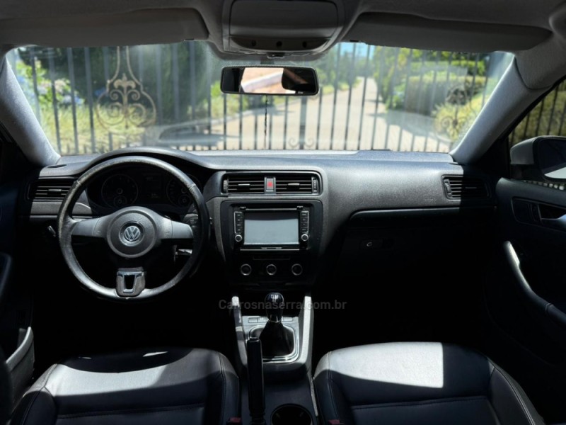 JETTA 2.0 COMFORTLINE FLEX 4P MANUAL - 2012 - CAXIAS DO SUL