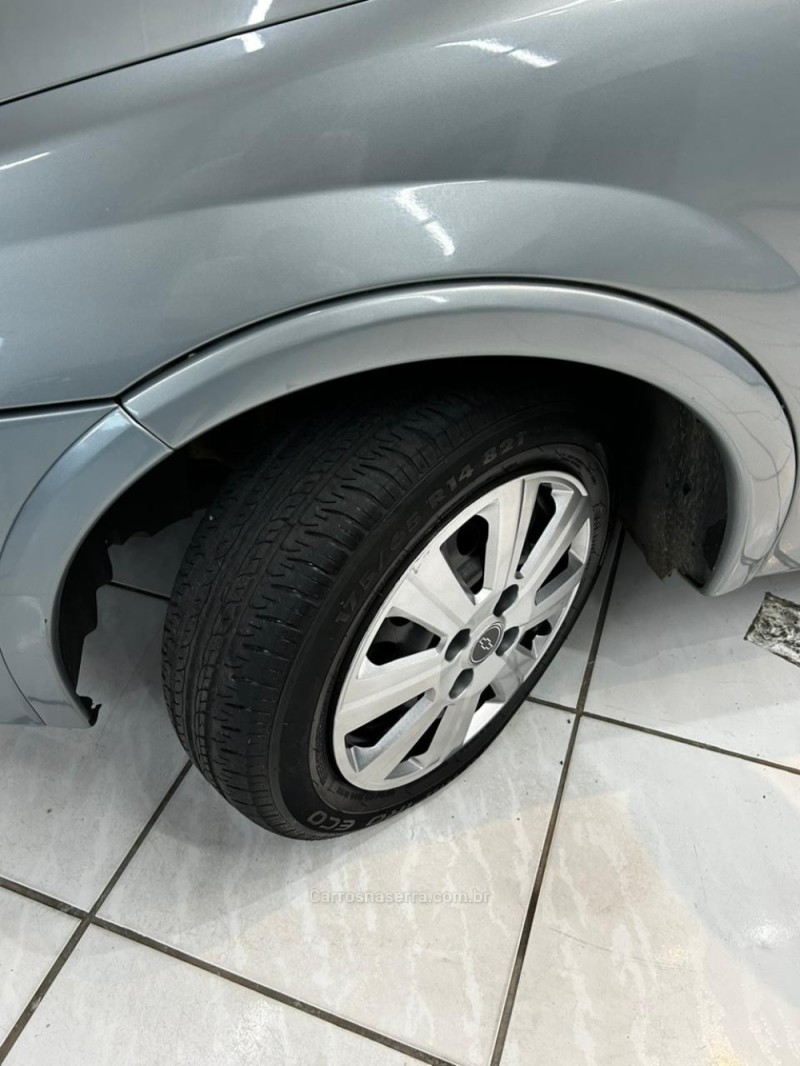 CORSA 1.8 MPFI 8V GASOLINA 4P MANUAL - 2003 - CAXIAS DO SUL