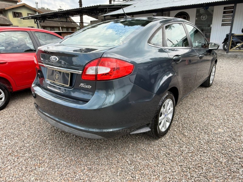 FIESTA 1.6 SE SEDAN 16V FLEX 4P MANUAL - 2011 - CANELA