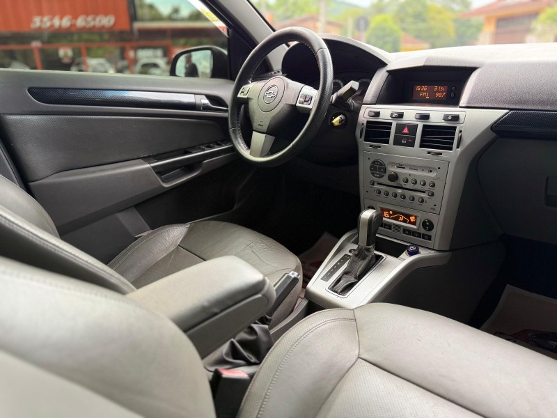 VECTRA 2.0 MPFI COLLECTION 8V FLEX 4P AUTOMÁTICO - 2011 - TRêS COROAS