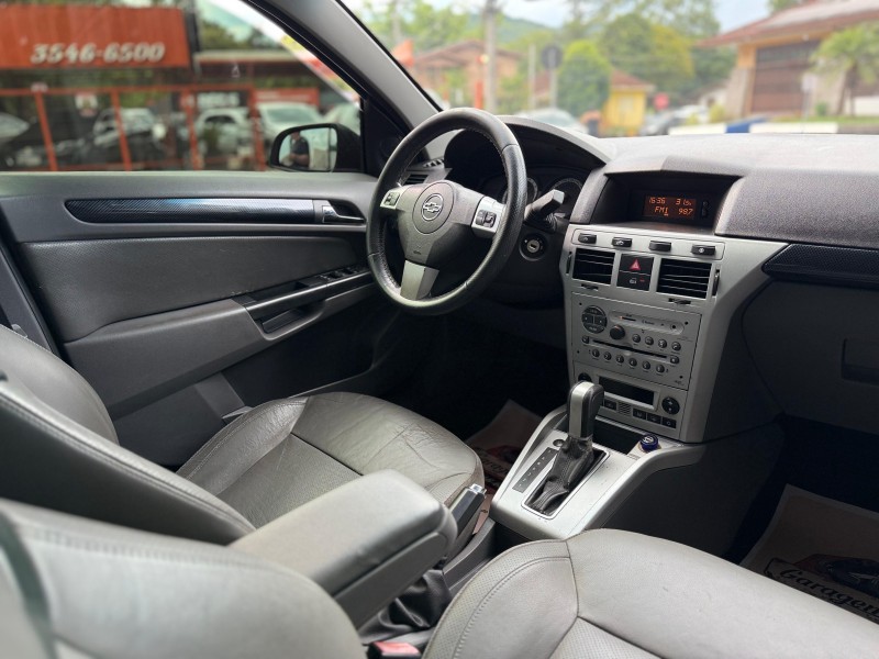 VECTRA 2.0 MPFI COLLECTION 8V FLEX 4P AUTOMÁTICO - 2011 - TRêS COROAS